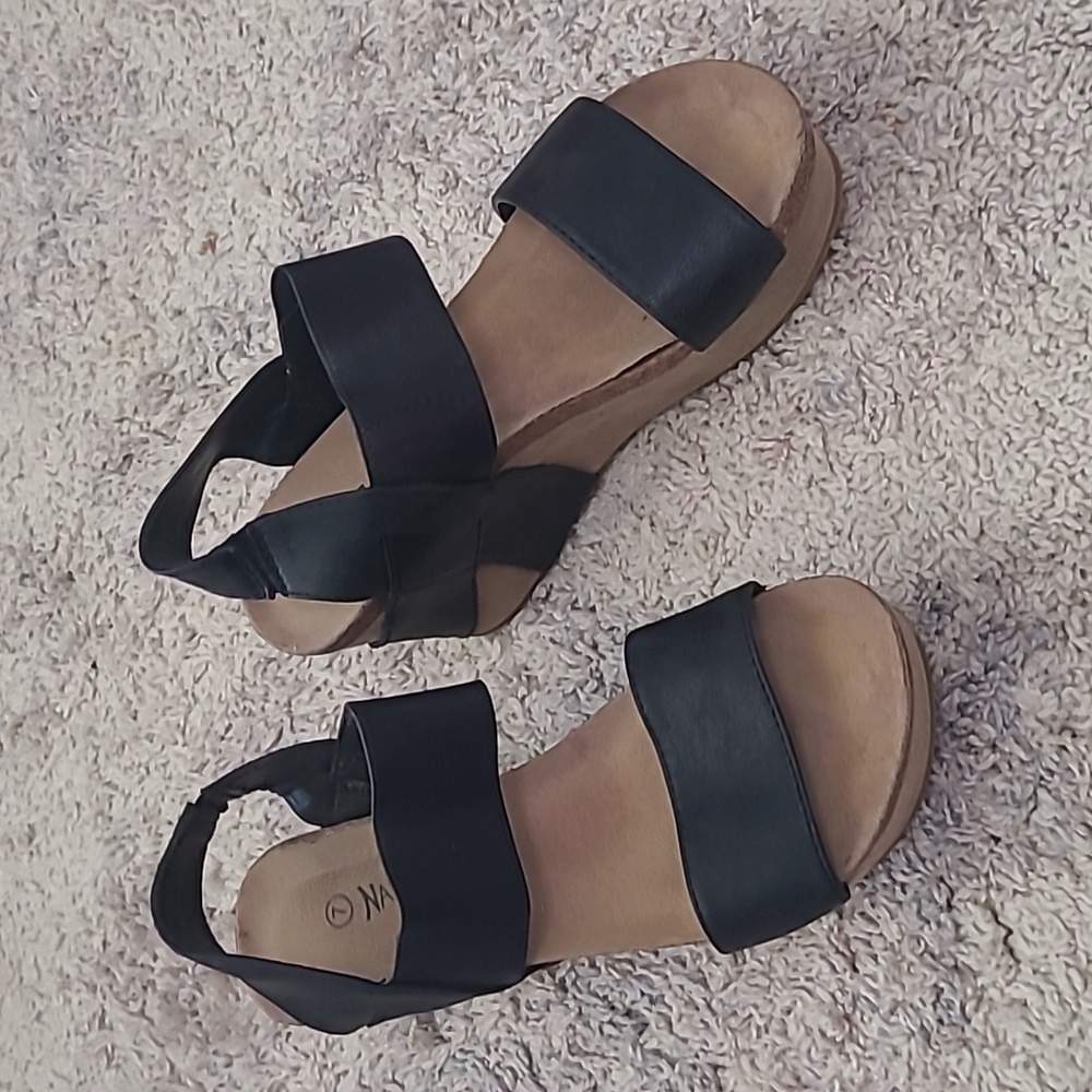 Black Wedges